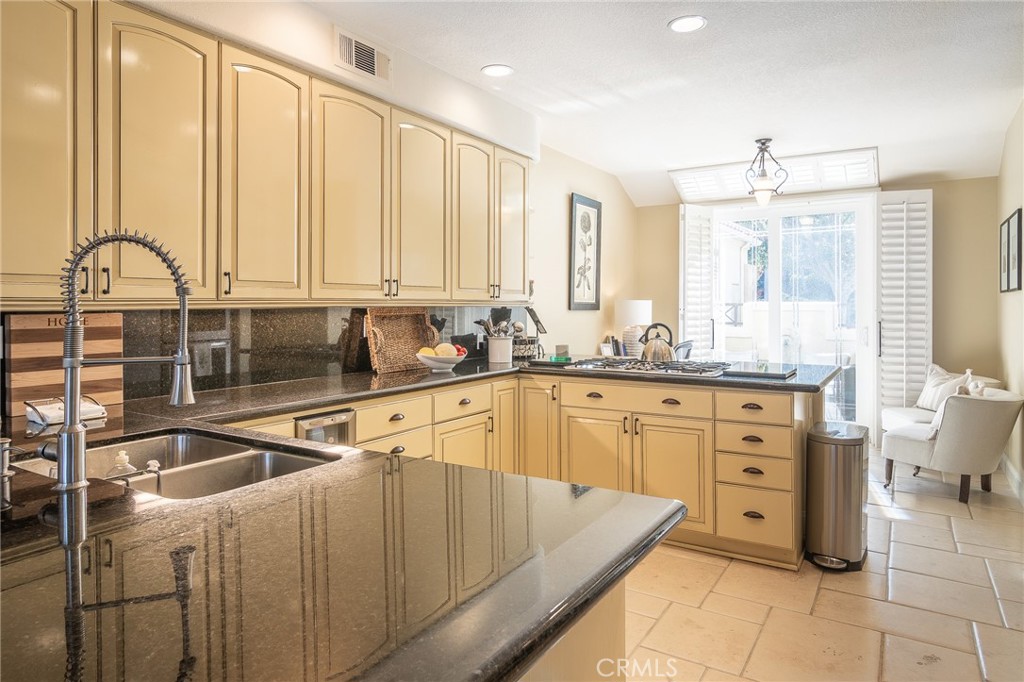 MLS #OC25191024 image #12