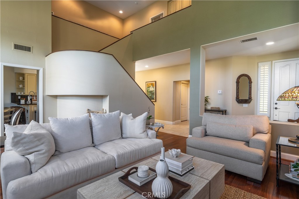 MLS #OC25191024 image #2