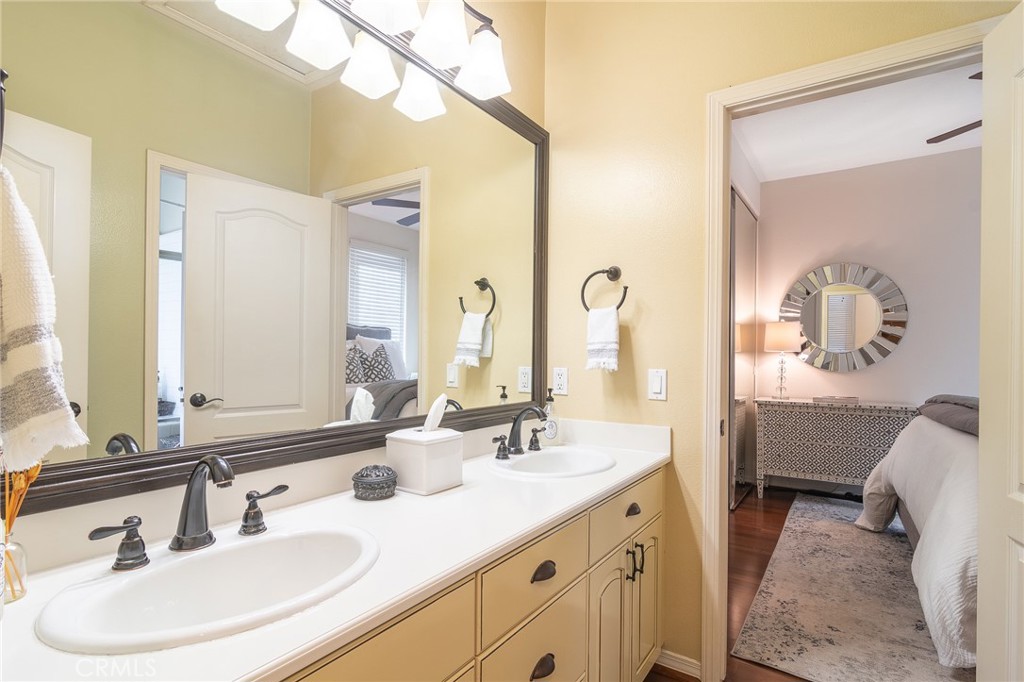 MLS #OC25191024 image #37