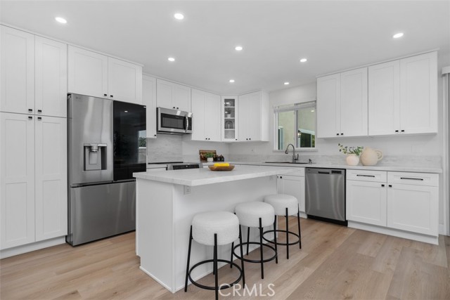 MLS #OC25191100 image #1