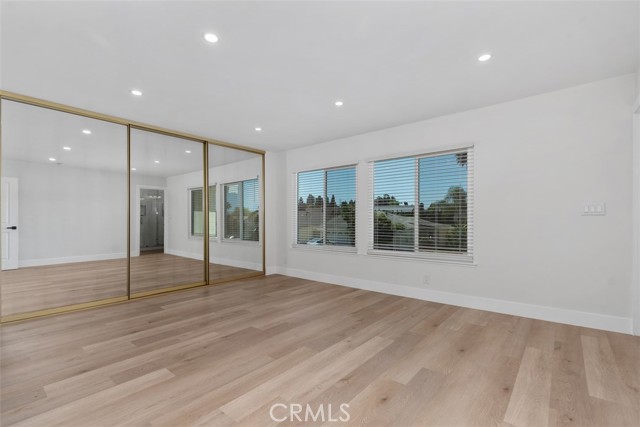 MLS #OC25191100 image #25