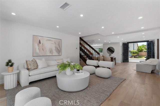 MLS #OC25191100 image #4