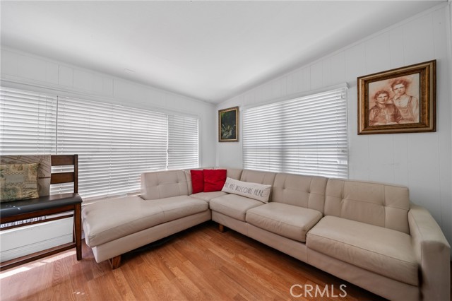 MLS #OC25191108 image #1