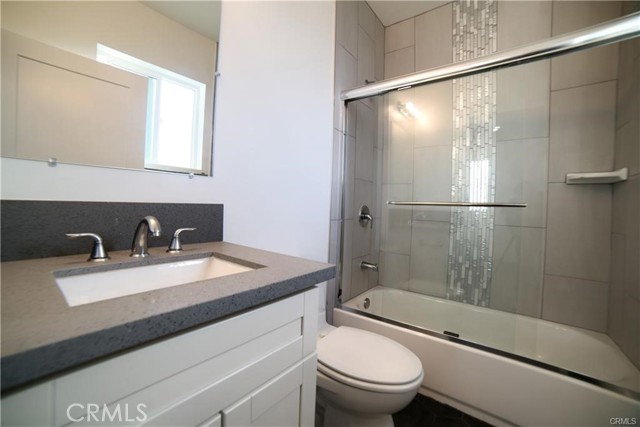 MLS #OC25191319 image #12