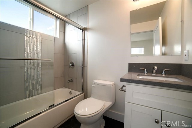 MLS #OC25191319 image #17