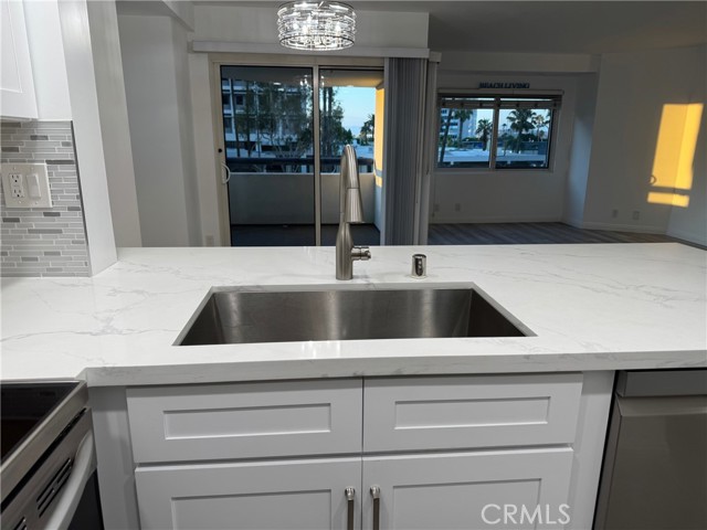 MLS #OC25191325 image #1