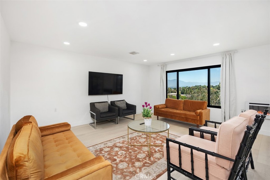 MLS #OC25191350 image #14