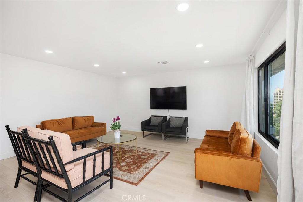 MLS #OC25191350 image #16