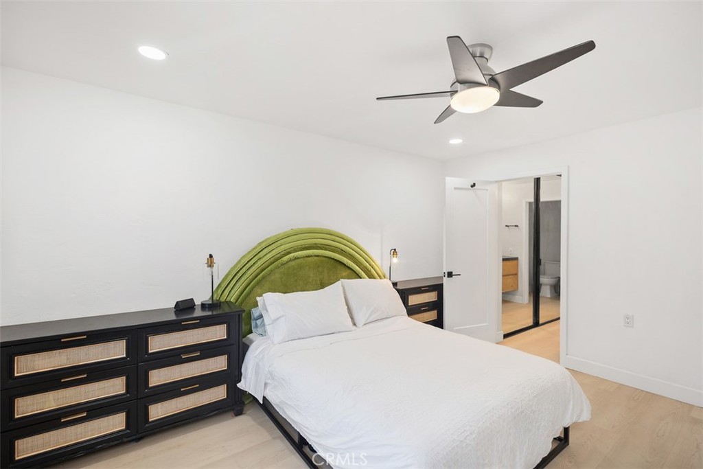 MLS #OC25191350 image #22