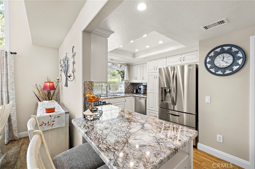 MLS #OC25191368 image #10