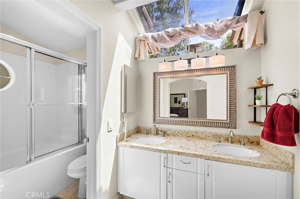 MLS #OC25191368 image #15