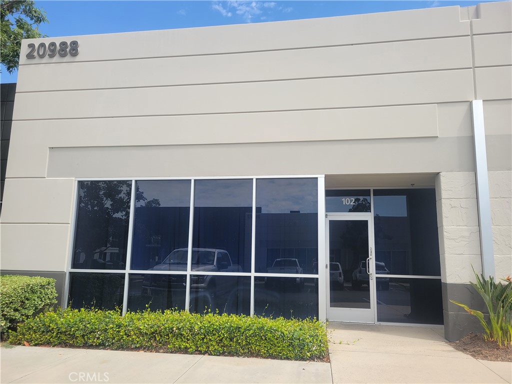 MLS #OC25191383 image #1