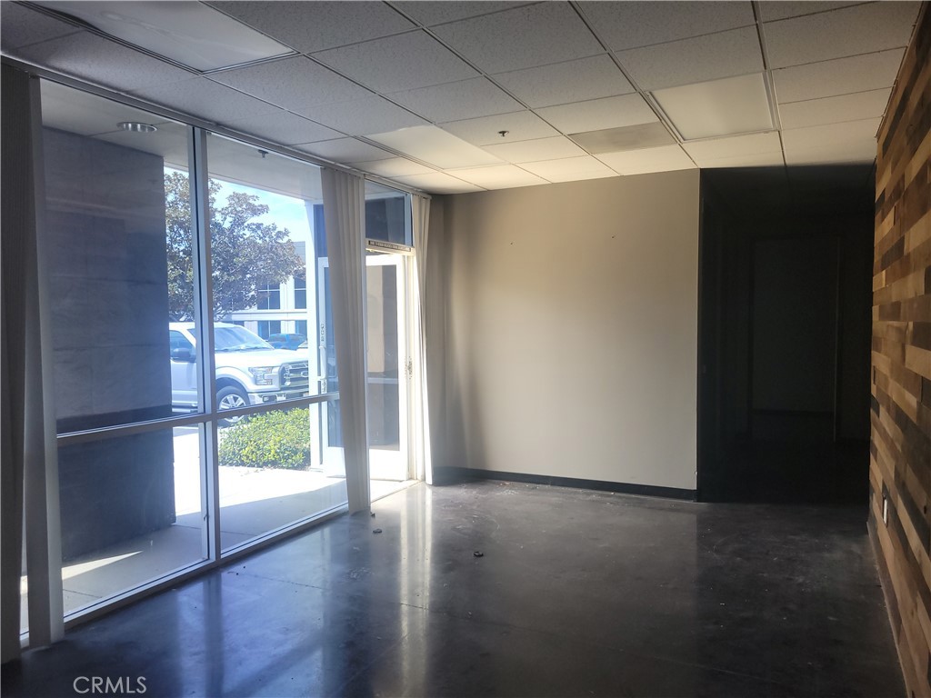 MLS #OC25191383 image #3