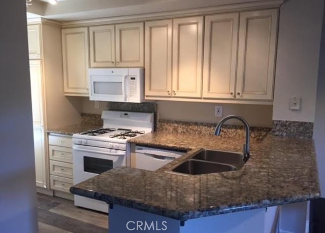 MLS #OC25191890 image #1