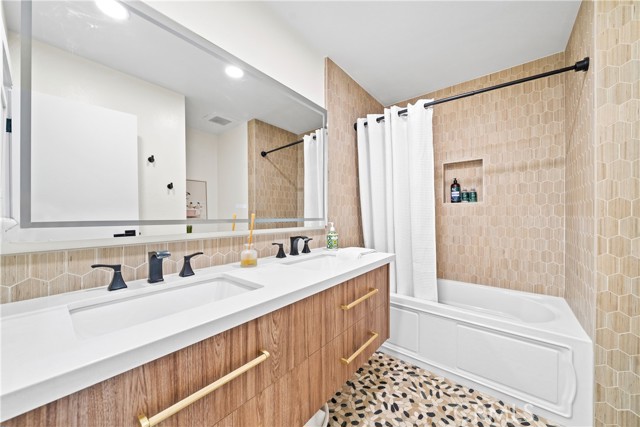 MLS #OC25191903 image #36