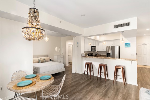 MLS #OC25192145 image #1