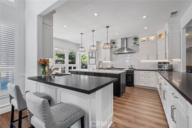 MLS #OC25192282 image #10