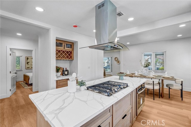 MLS #OC25192295 image #2