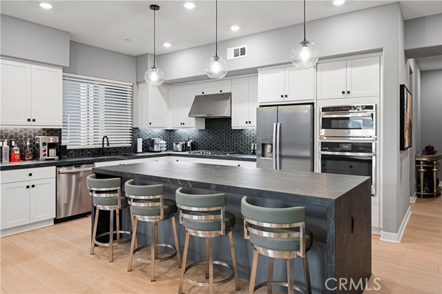 MLS #OC25192333 image #13