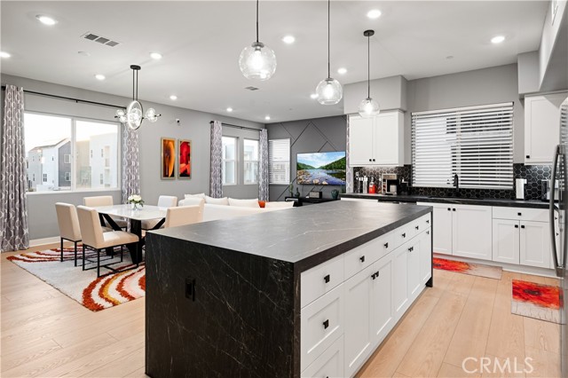 MLS #OC25192333 image #9