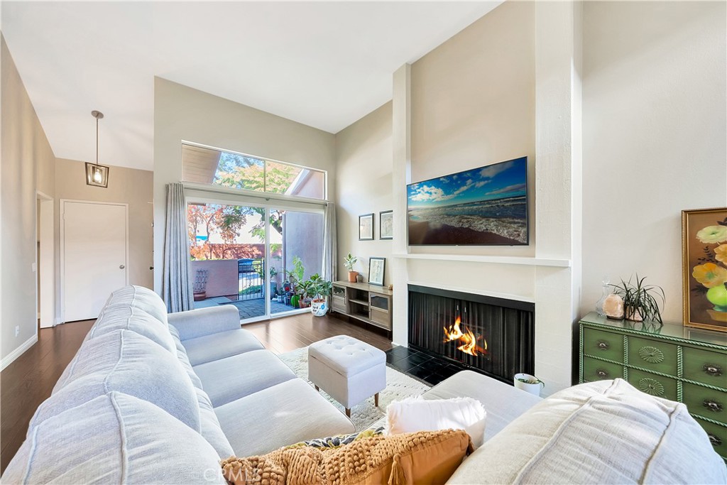 MLS #OC25193048 image #2