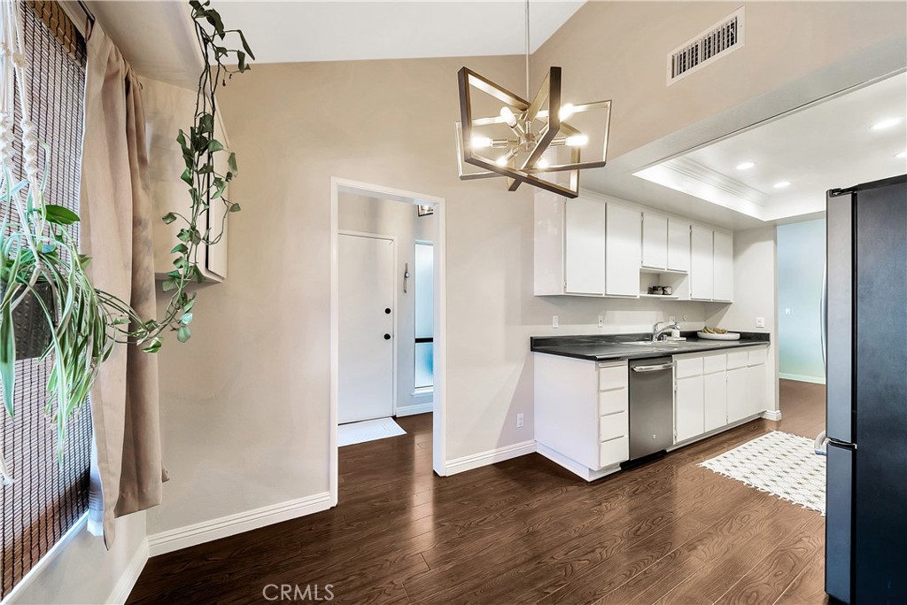 MLS #OC25193048 image #4