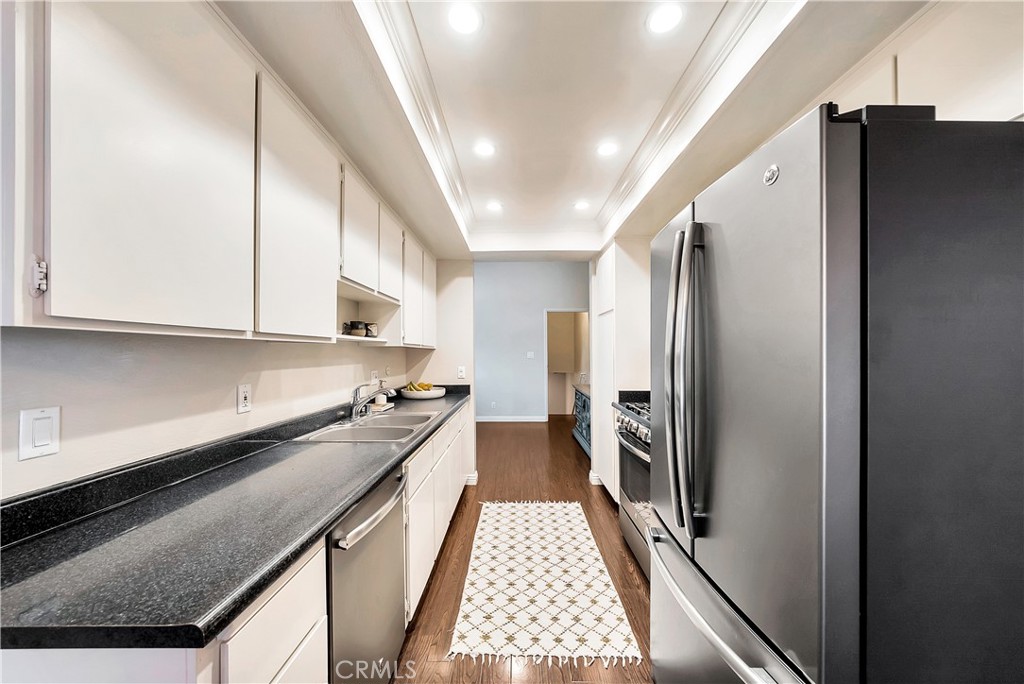 MLS #OC25193048 image #5