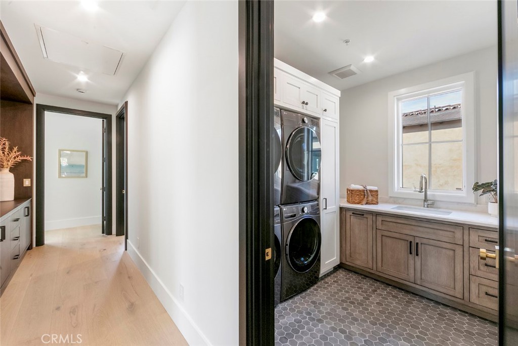 MLS #OC25193118 image #30