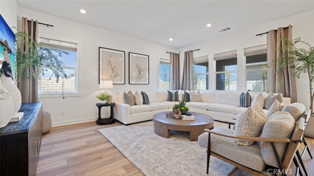 MLS #OC25193126 image #5