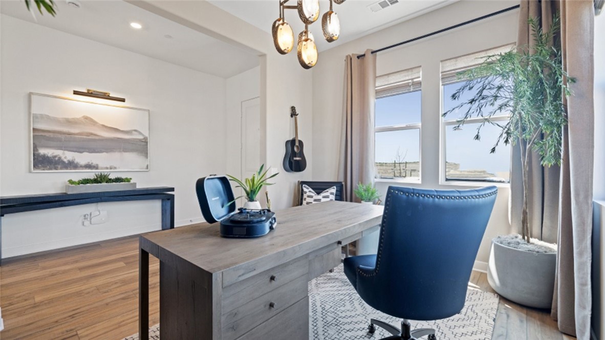 MLS #OC25193126 image #9