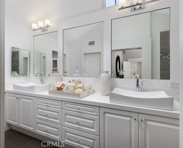 MLS #OC25193732 image #21