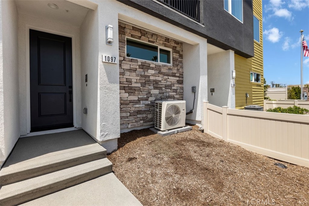 MLS #OC25193772 image #2