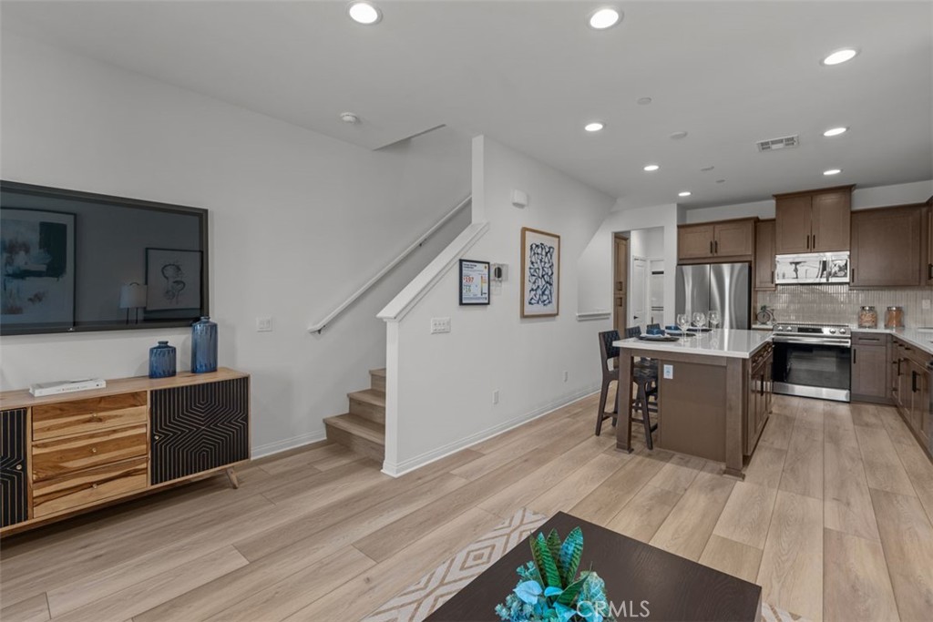 MLS #OC25193772 image #4