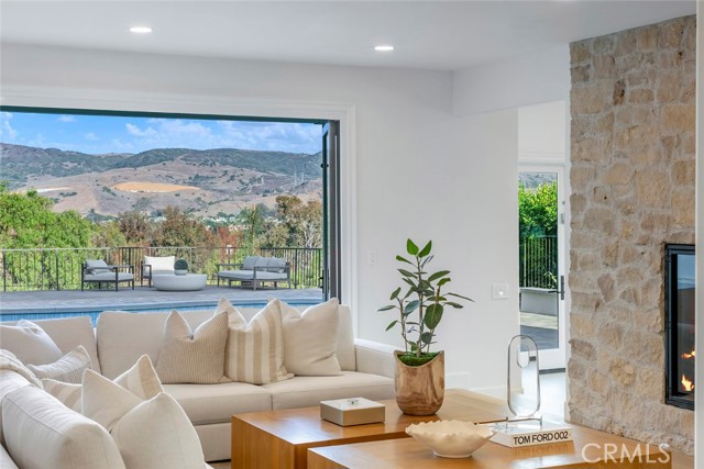 MLS #OC25194149 image #3