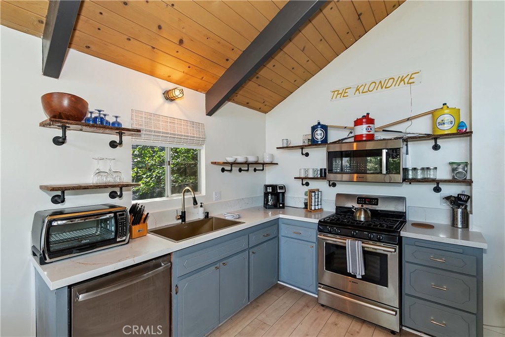 MLS #OC25194658 image #9