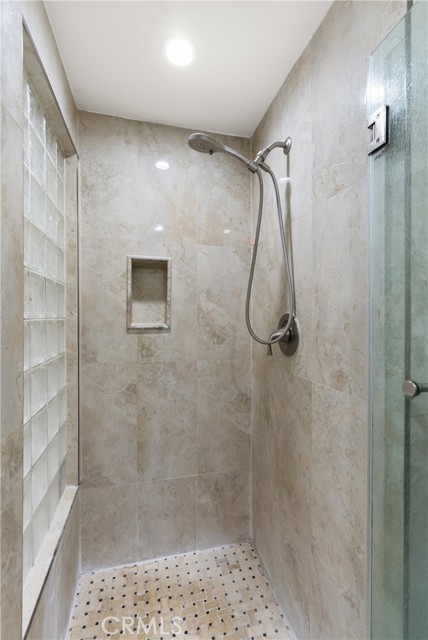 MLS #OC25195279 image #21