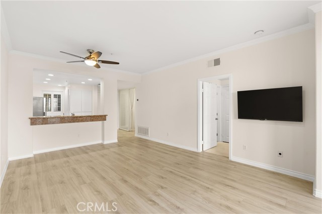 MLS #OC25195279 image #9