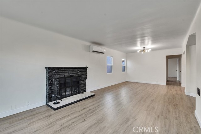 MLS #OC25195314 image #5