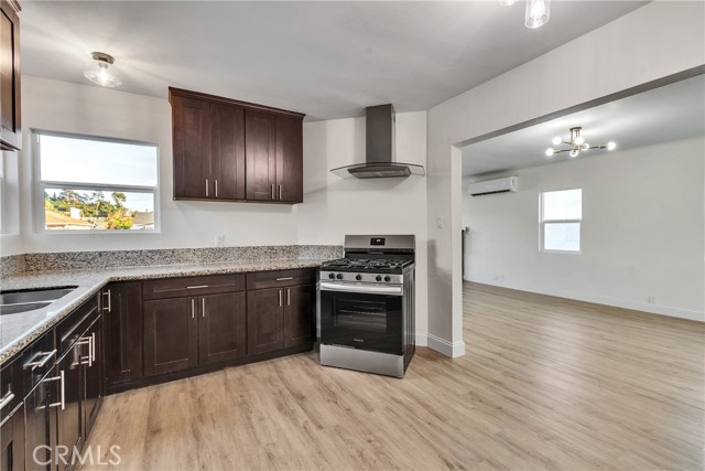 MLS #OC25195314 image #8