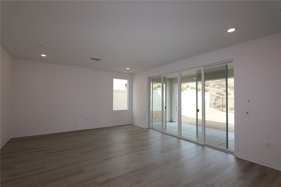 MLS #OC25195321 image #4