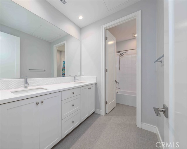 MLS #OC25195368 image #17