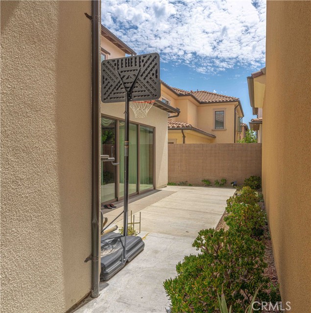 MLS #OC25195368 image #21