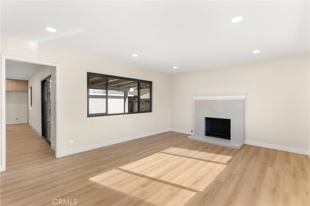 MLS #OC25195523 image #4