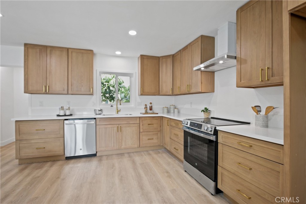 MLS #OC25195625 image #0