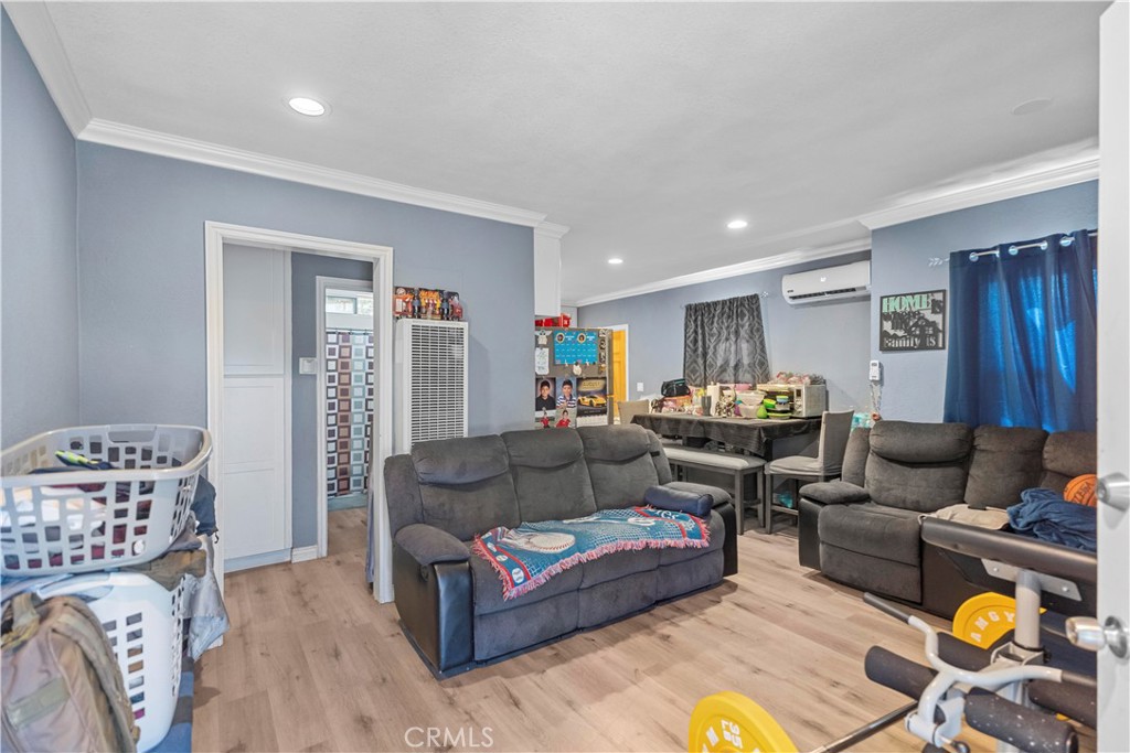 MLS #OC25195837 image #9