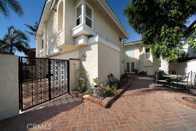 MLS #OC25195852 image #1