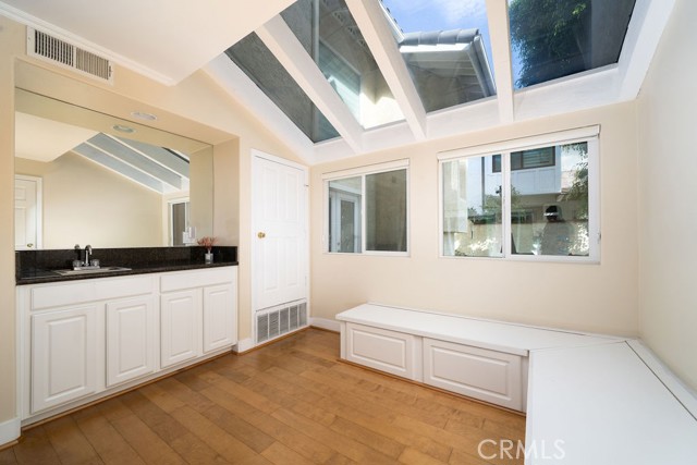 MLS #OC25195852 image #12