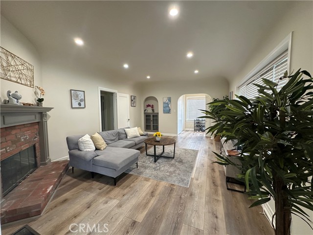 MLS #OC25196041 image #3