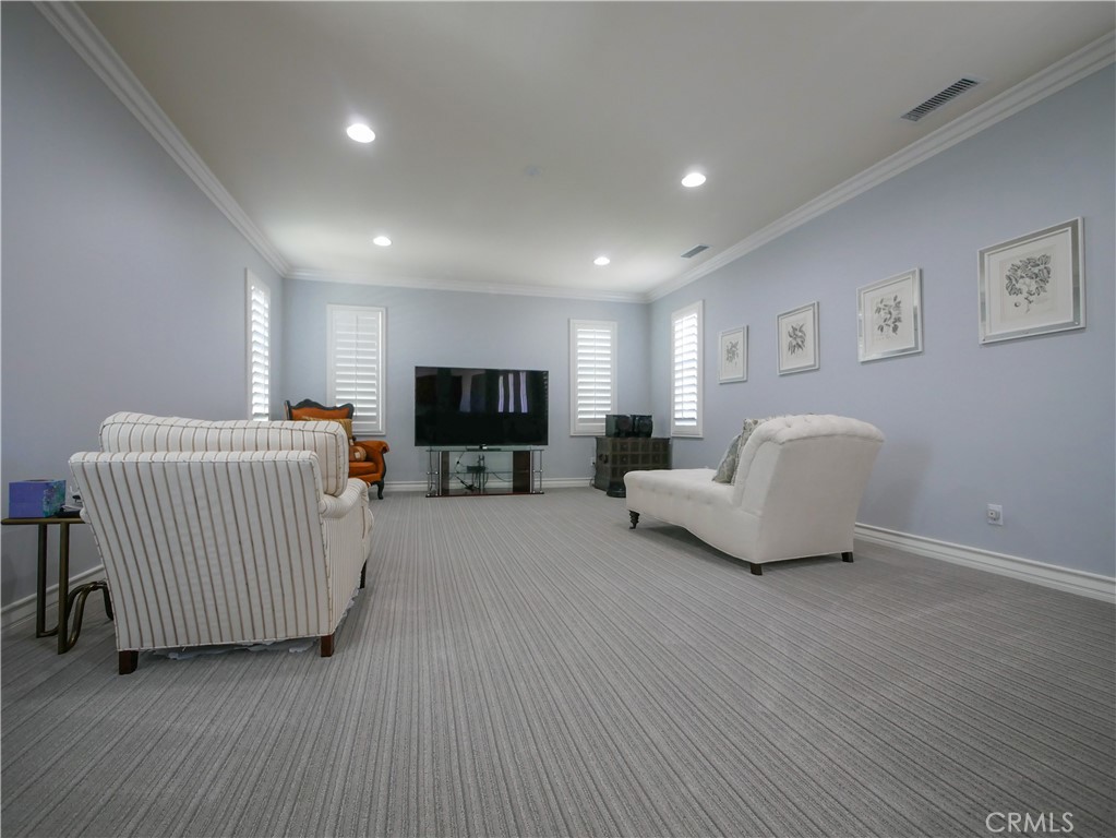 MLS #OC25196100 image #9