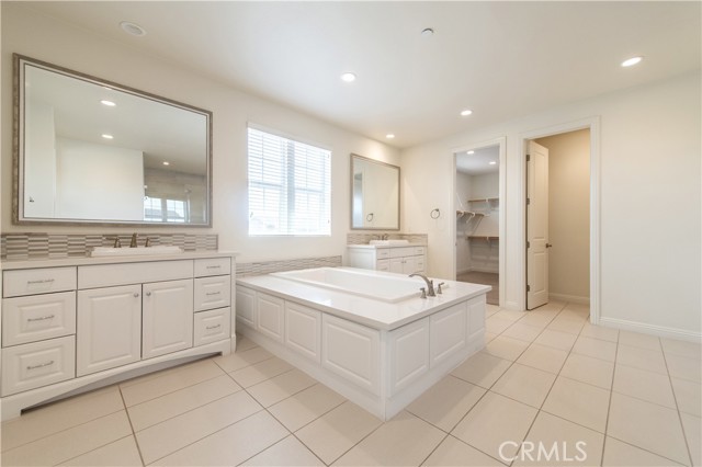 MLS #OC25196136 image #28